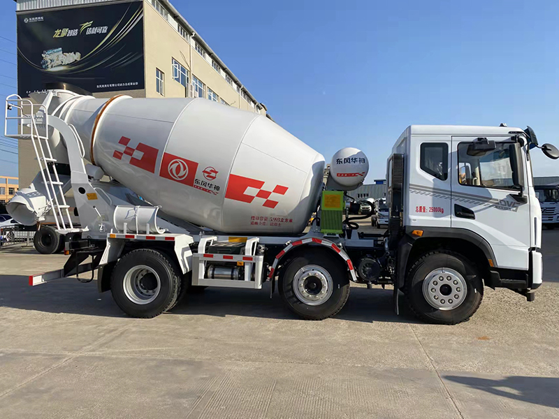 東風(fēng)華神六缸8一9方攪拌車(chē)